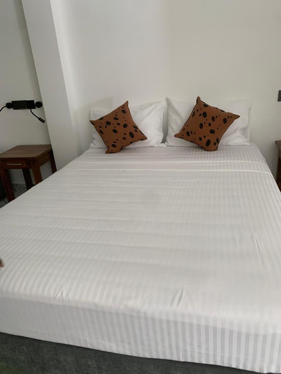 Malindu Yala Gate Otel Tissamaharama Dış mekan fotoğraf